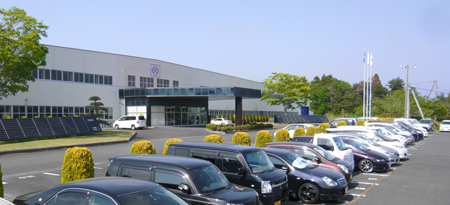 地域の期待を背に事業を再開したタニコー福島小高工場。正面に社旗がたなびく