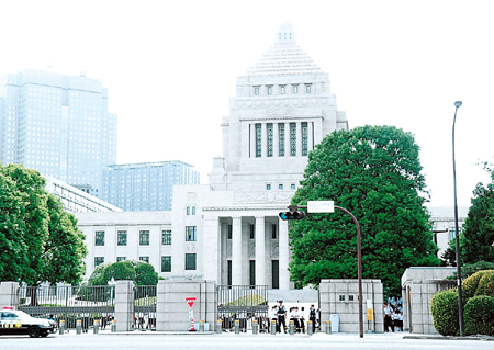 国会では消滅時効に関する議員立法を目指す動きがある。与野党の議論の行方に注目が集まる